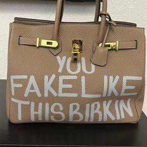 Fake Like This Birkin 35 cm excellent condition used twice. Comes with strap.